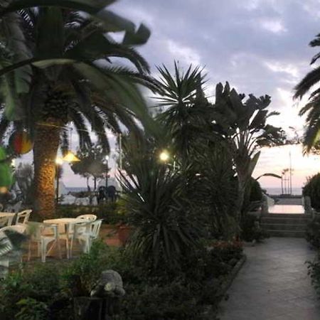 Hotel Mondial Praia a Mare Exterior photo